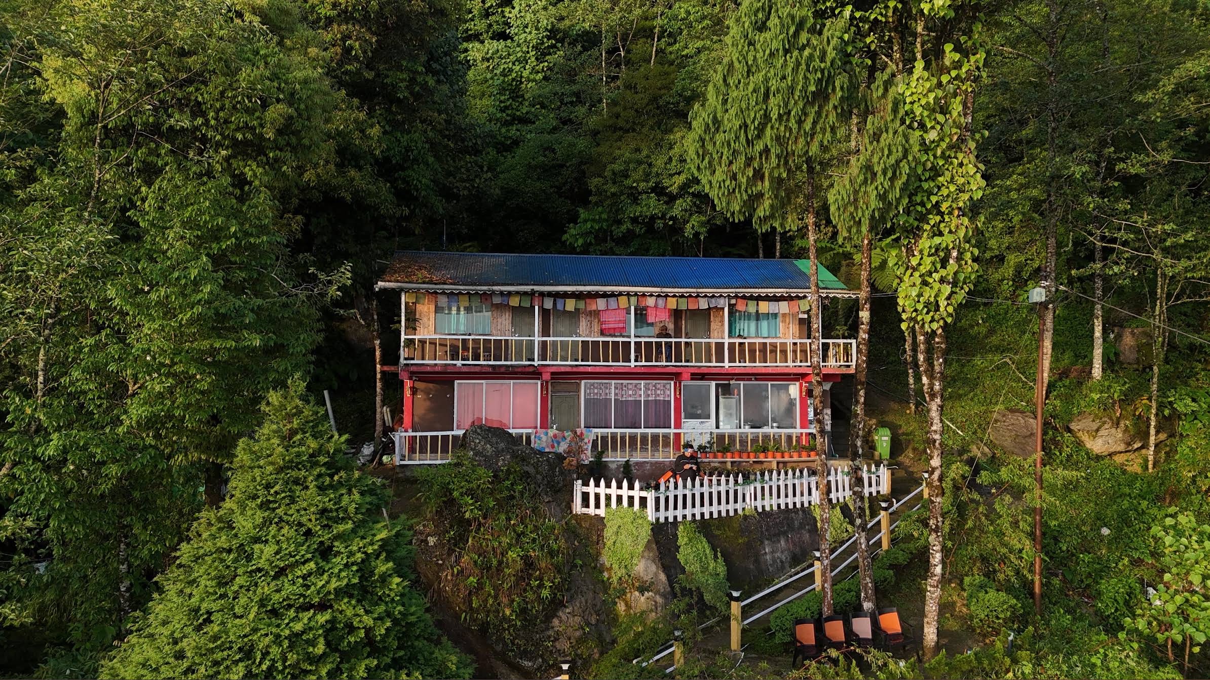 Premium Offbeat Escape (2N Darjeeling + 1N Dawaipani + 1N Lamahatta + 1N Tinchuley) 5N/6D Plan